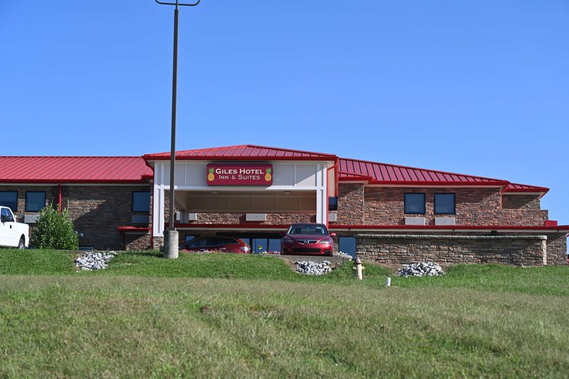 Giles Hotel Inn & Suites,Pulaski>>Ardmore,2.5 star