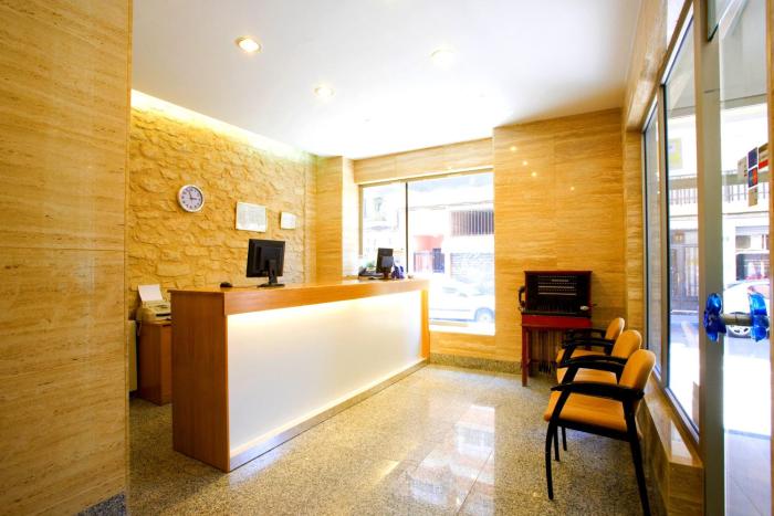 hostal la lonja