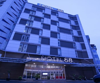 hotel 88 kedoya jakarta