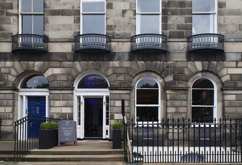 24 Royal Terrace,New Town>>Edinburgh,4 star