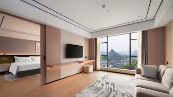 hilton garden inn guilin diecai li river
