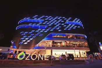 ozone hotel pantai indah kapuk