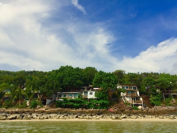 phi phi cozy seafront resort