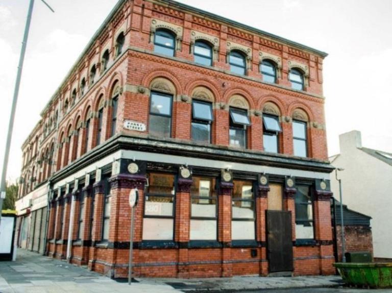 Trivelles Liverpool,Everton>>Bootle,4 star