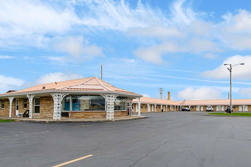 highway inn