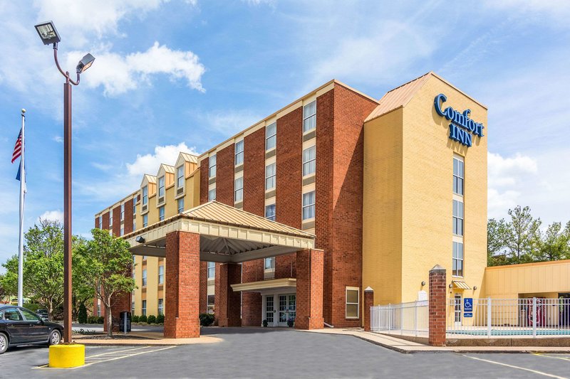 Comfort Inn & Suites,In Staunton (Rockfish Gap Entrance Shenandoah),3 star