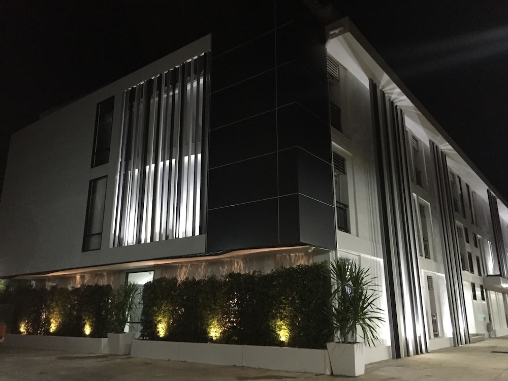 @Sakon Hotel,Near Wat Phra That Choeng Chum,3 star