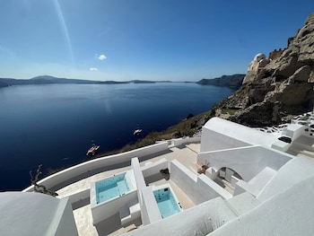 You And Me Suites Oia,,4 star