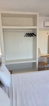 Reya Suites,,3 star