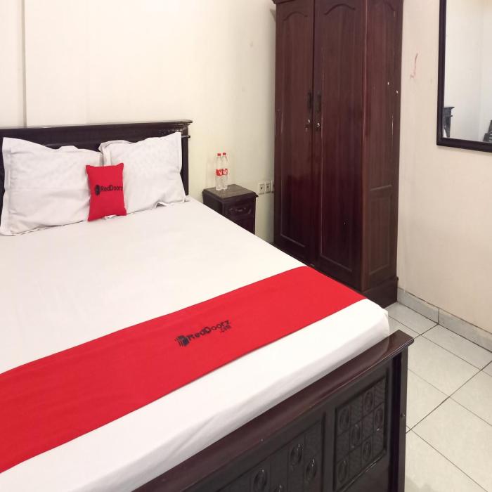 reddoorz syariah hotel pandan wangi near alun alun sidoarjo