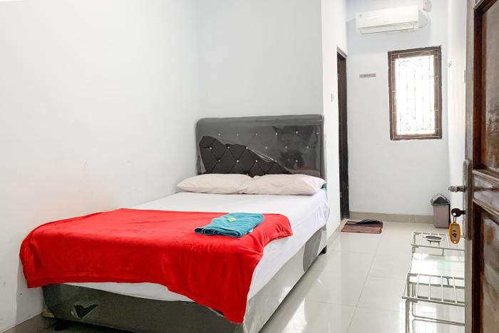 Penginapan Losmen Ayu Pamanukan Redpartner,,2 star