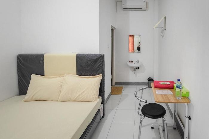 Shekinah Homestay & Cafe Waikabubak Redpartner,,2 star