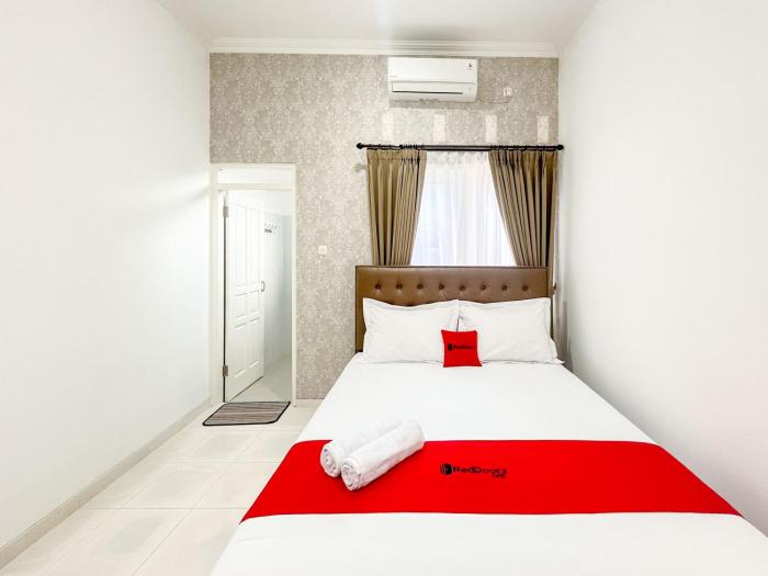 Reddoorz @ Griya Martha Sumber Solo,,2 star