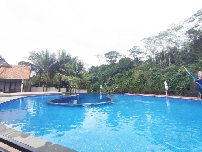 Oemah Tahu Banjarnegara Resto And Resort Mitra Reddoorz,,2 star