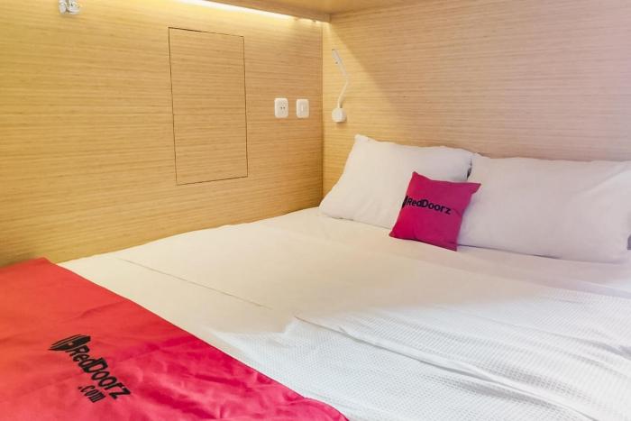 reddoorz at capsule inn teuku umar