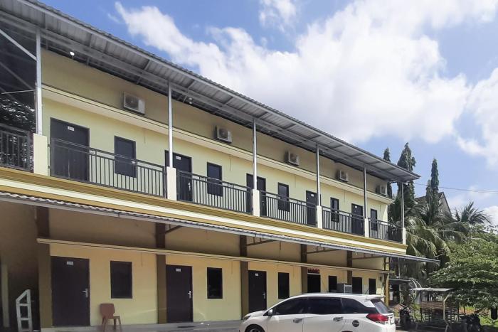 Urbanview Hotel Fira Syariah Muara Enim By Reddoorz,,3 star