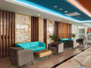 front one luxe hotel solo