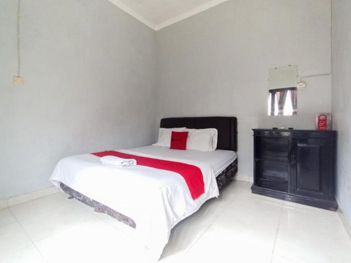 Reddoorz At Penginapan Hello Pacitan,,2 star