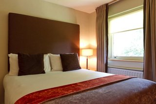 Denham Grove,Buckinghamshire>>Basildon,4 star