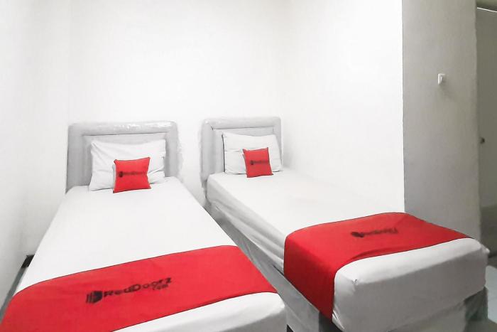 Reddoorz Syariah Near Transmart Mall Palembang,,2 star