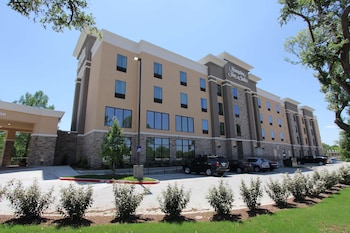 Hampton Inn & Suites Dallas Market Center,Dallas>>Corpus Christi,3 star