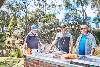 Lorne Foreshore Caravan Park,Surf Coast>>Lorne,2 star