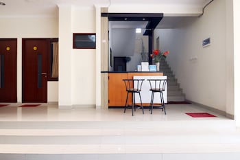 Reddoorz Syariah Plus Near Cirebon Super Block Mall 2,Near Cirebon City Hall,3 star