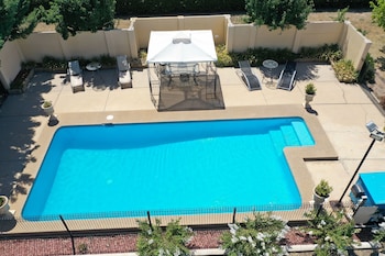 Burringa Motel,Wagga Wagga>>Lake Albert,3.5 star