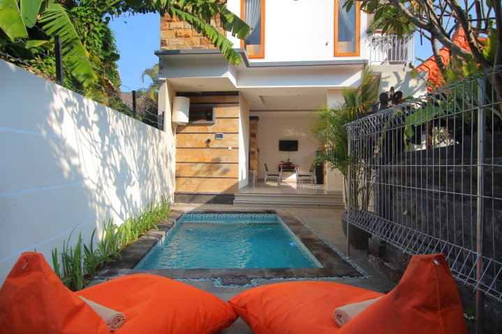 Lotus Tirta Seminyak,Kuta>>Bali,3 star