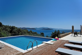 Golden King,Near Megali Ammos Beach,4 star