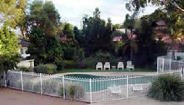 Lake Haven Motor Inn & Palms Restaurant,Central Coast>>Canton Beach,4 star