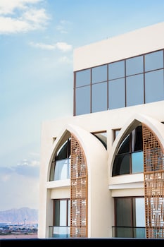 Golden Tulip Muscat The Village,,4 star