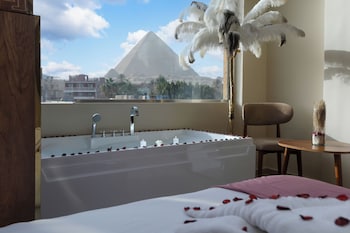 pyramids palace inn