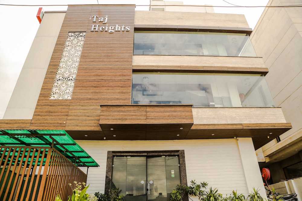Taj Heights,Fatehabad Road,3 star