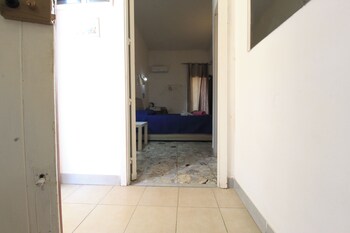 catania airport room low cost