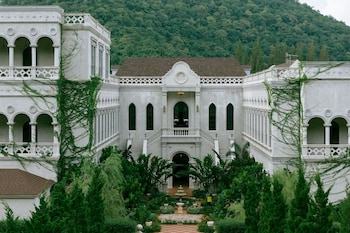 Maison Mystique,,4 star