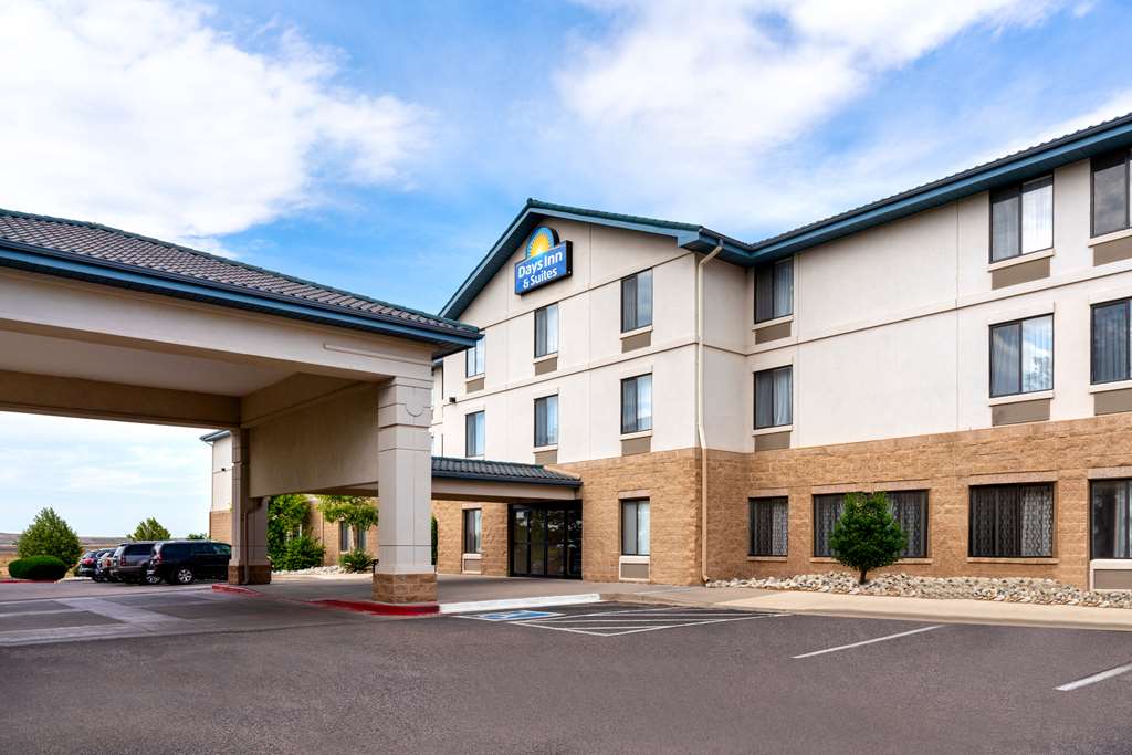 days inn and suites by wyndham denver international airport