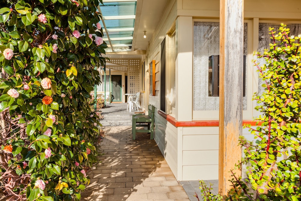 Wintersun Gardens Motel