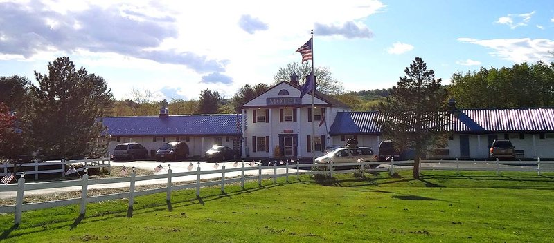 colonial valley motel