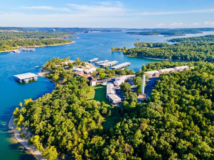 rock lane resort and marina
