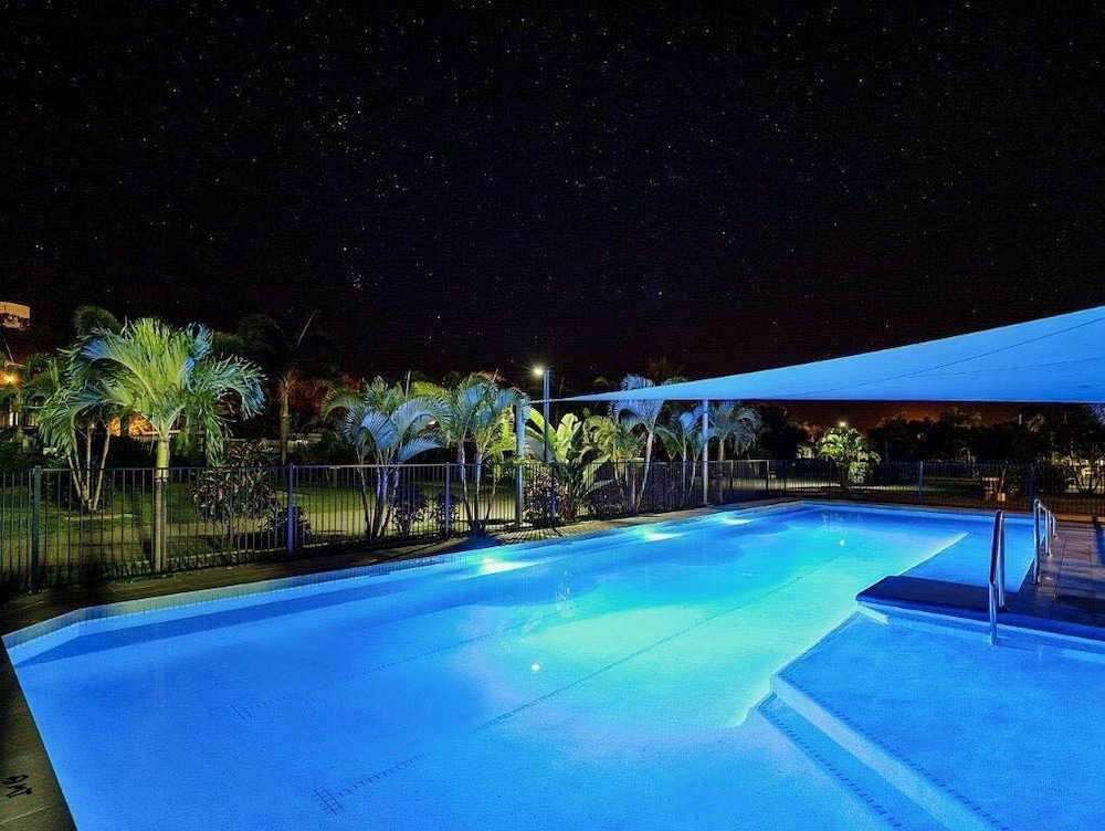 Queens Beach Tourist Village,Mackay>>Bowen,4 star