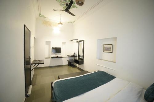 room-image