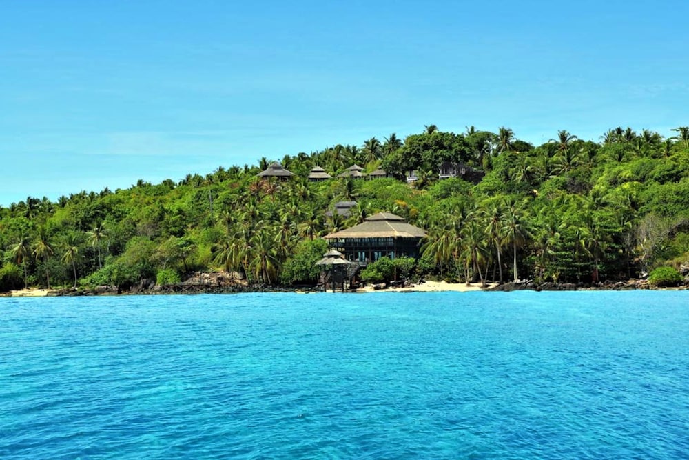 Breve Azurine Lagoon Retreat,Near Roudhotul Jannah Mosque,3 star