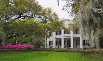 Monmouth Historic Inns And Gardens