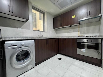 premier 2 bedroom lifeline apartment with free parking