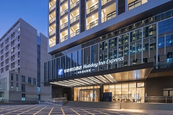 holiday inn express shenzhen baolong metro station by ihg
