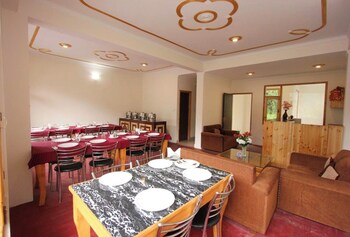 hotel saras manali near hadimba temple