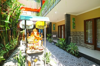 rena segara house