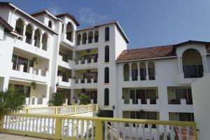 west bay colonial