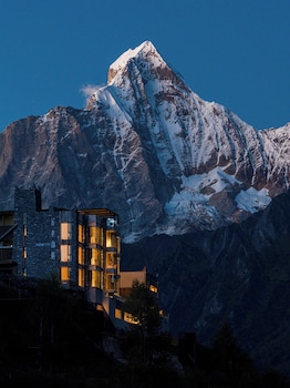 Ruoshui Mountain Retreat Holiday Inn,,3 star